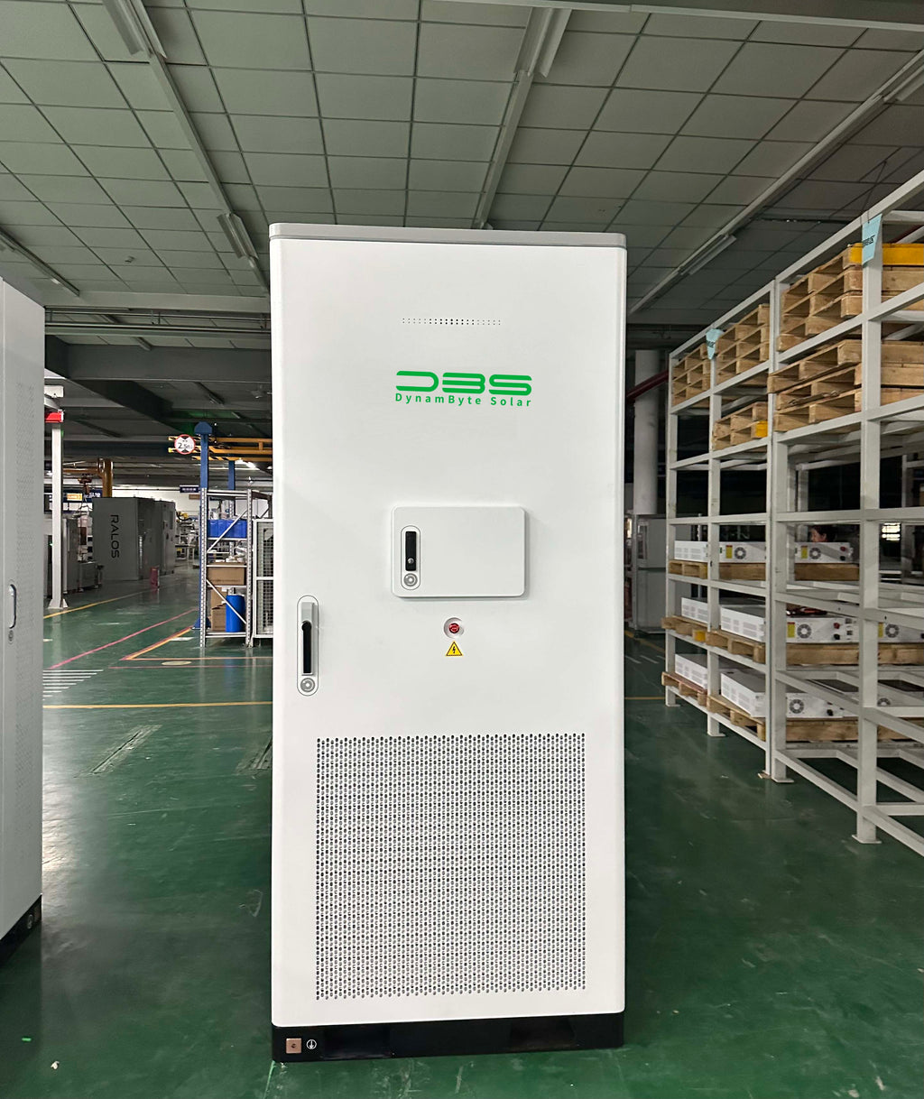 Système de stockage d'énergie (ESS) tout-en-un de 125 kW et 261 kWh refroidi par liquide